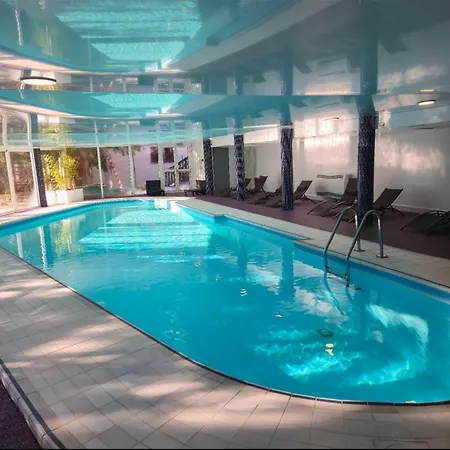 Le Cocon Des 2 Alpes, Spa, Jacuzzi, Piscine Chauffee 3* Ле дез Альп