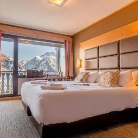 Отель Le Cocon Des 2 Alpes, Spa, Jacuzzi, Piscine Chauffee